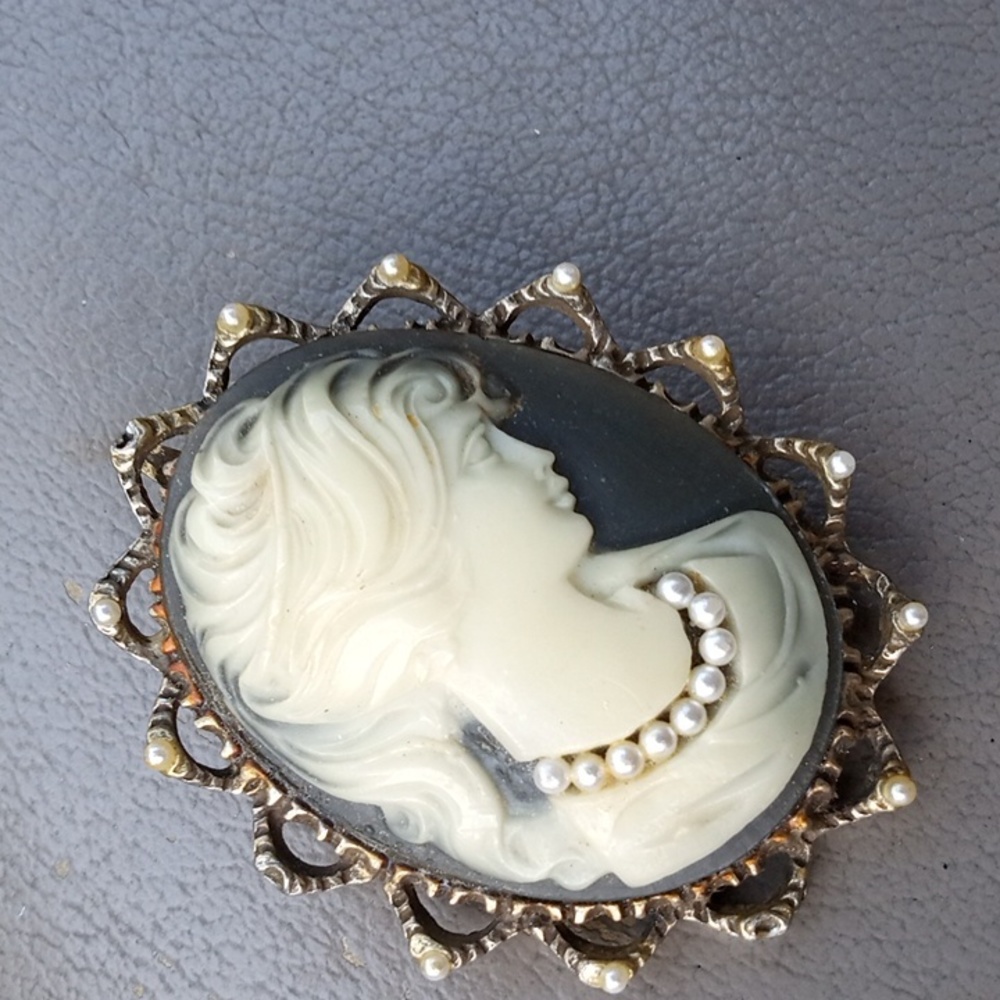 Antique Cameo pin/Neclace